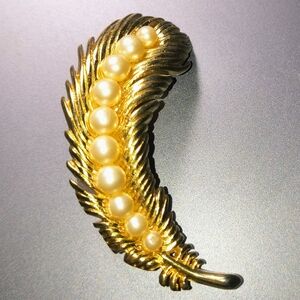 Trifari Vintage Gold Tone Feather Brooch Faux Pearl